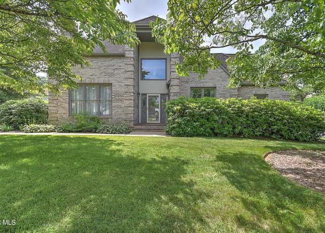 Property at 109 Woodbriar Dr, Johnson City, TN 37604, 4 beds, 3 baths