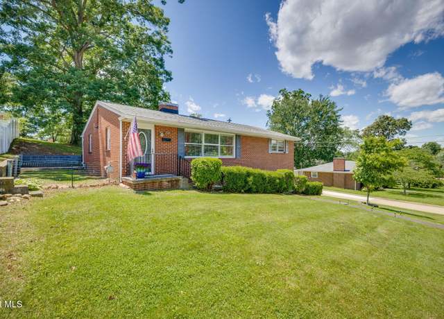 Property at 2228 Bruce St, Kingsport, TN 37664, 3 beds, 1.5 baths