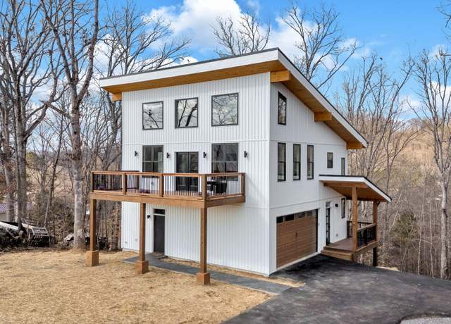 Property at 567 Lakeside Dr, Kingsport, TN 37664, 3 beds, 2 baths