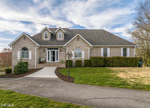 Property at 625 Locust St, Abingdon, VA 24210, 3 beds, 4 baths