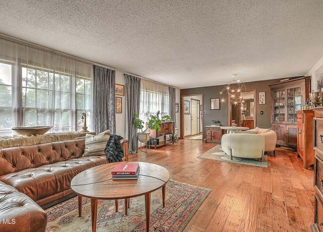 Property at 203 Fairfield Dr, Bristol, TN 37620, 3 beds, 2.5 baths