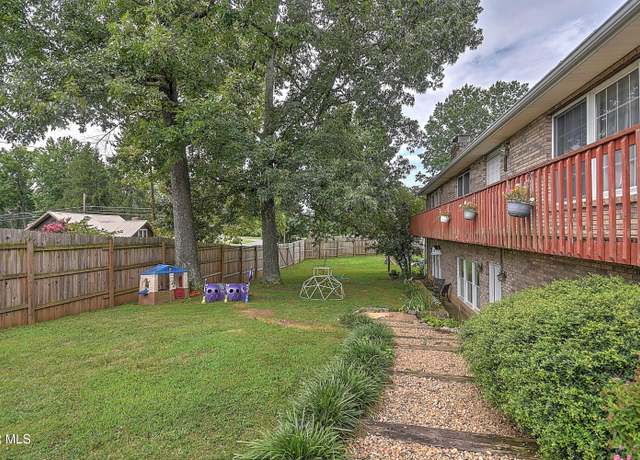 Property at 203 Fairfield Dr, Bristol, TN 37620, 3 beds, 2.5 baths