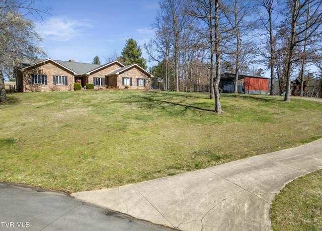 Property at 165 Fairway Dr, Greeneville, TN 37743, 4 beds, 4.5 baths