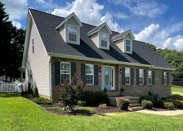Property at 307 Hunters Crossing Ln, Kingsport, TN 37664, 3 beds, 2.5 baths
