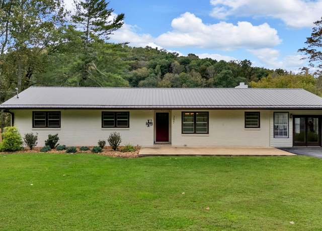 Property at 297 Pitt Rd, Kingsport, TN 37663, 4 beds, 3 baths