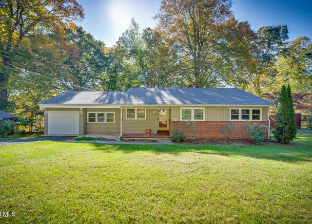 Property at 904 Echo Ln, Johnson City, TN 37604, 3 beds, 2 baths