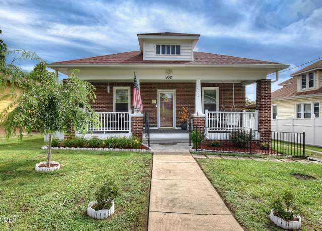 Property at 902 Hillcrest Dr, Johnson City, TN 37604, 3 beds, 1.5 baths