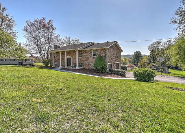Property at 4828 Lake Park Ct, Kingsport, TN 37664, 4 beds, 3 baths