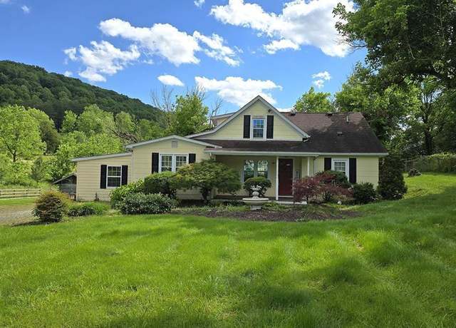 Property at 1229 Cooks Valley Rd, Kingsport, TN 37664, 4 beds, 2 baths