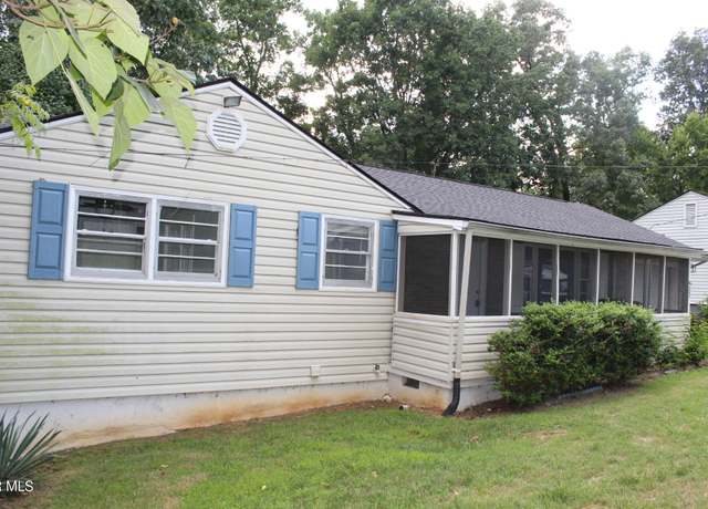 Property at 932 Cooper St, Kingsport, TN 37665, 3 beds, 2 baths