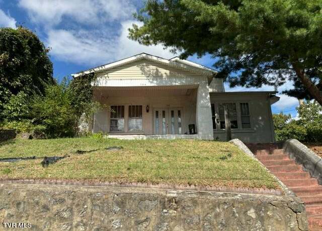 Property at 740 Fairview Street St, Bristol, VA 24201, 4 beds, 1 bath