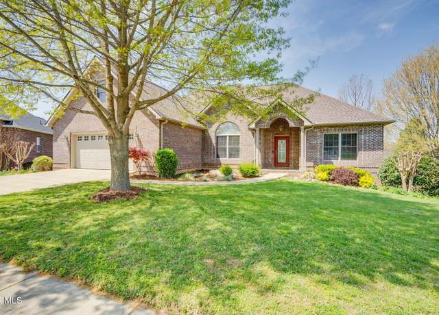 Property at 1006 Lake Ridge Sq, Johnson City, TN 37601, 5 beds, 3 baths