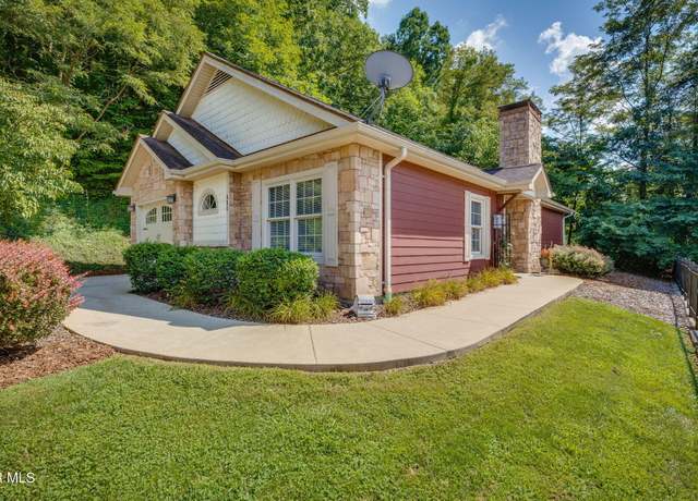 Property at 521 Hickory Tree Private Drive Dr, Kingsport, TN 37663, 3 beds, 2 baths