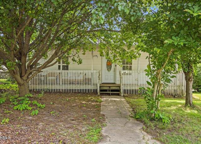 Property at 1200 Grover St, Johnson City, TN 37601, 4 beds, 2 baths