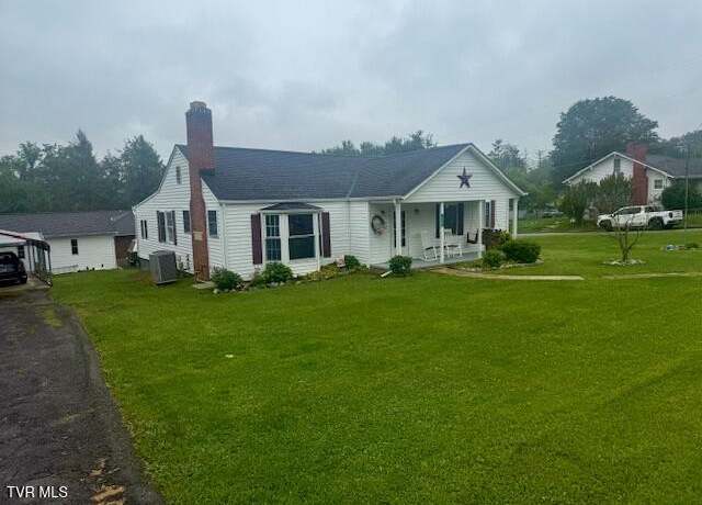 Property at 1000 King Springs Rd, Johnson City, TN 37601, 3 beds, 2 baths