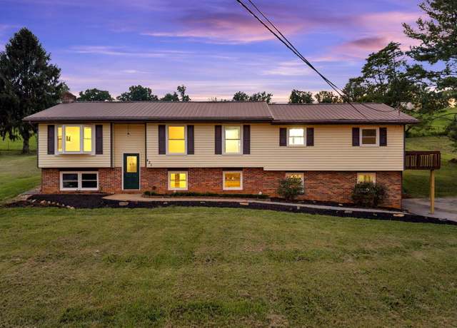 Property at 431 Valley Dr, Kingsport, TN 37664, 4 beds, 3 baths