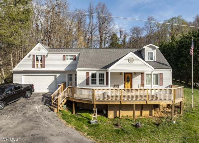 Property at 1638 Charlotte Dr, Elizabethton, TN 37643, 3 beds, 3 baths
