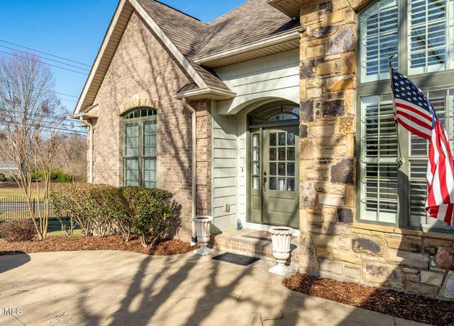 Property at 1001 Willows Trace Dr, Johnson City, TN 37601, 5 beds, 4 baths