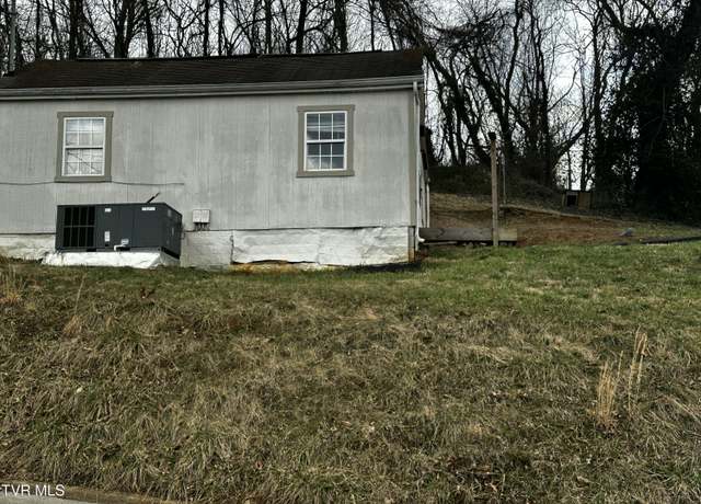 Property at 346 Locust St, Greeneville, TN 37745, 2 beds, 1 bath