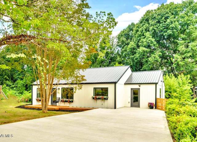 Property at 4170 Skyland Dr, Kingsport, TN 37664, 4 beds, 2 baths