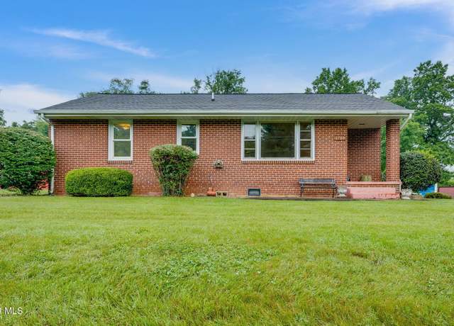 Property at 1789 Stratford Rd, Kingsport, TN 37664, 2 beds, 2 baths