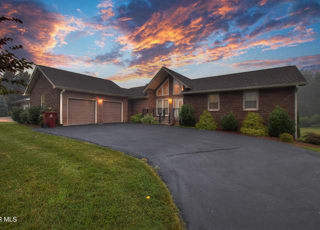 Property at 2802 Sharpsburg Dr, Johnson City, TN 37604, 4 beds, 3 baths