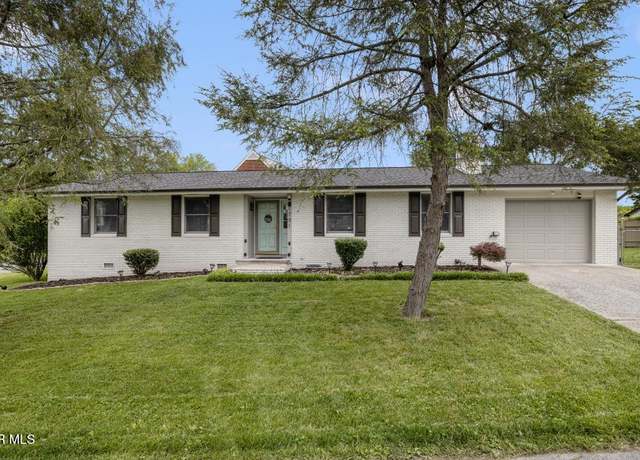 Property at 1701 Washington Ave, Kingsport, TN 37664, 3 beds, 2 baths