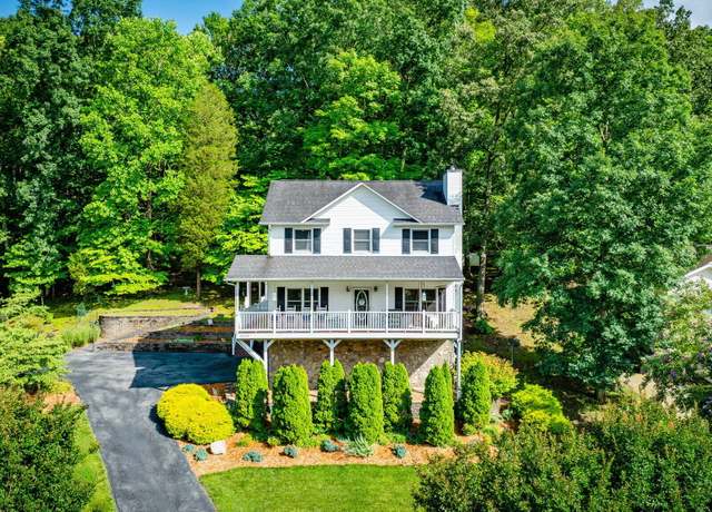 Property at 2009 Birchwood Rd, Kingsport, TN 37660, 3 beds, 2.5 baths