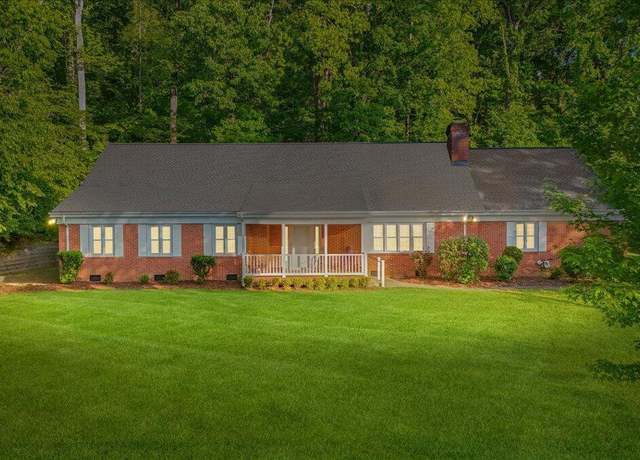 Property at 2300 Edgewood Ave, Elizabethton, TN 37643, 4 beds, 2 baths