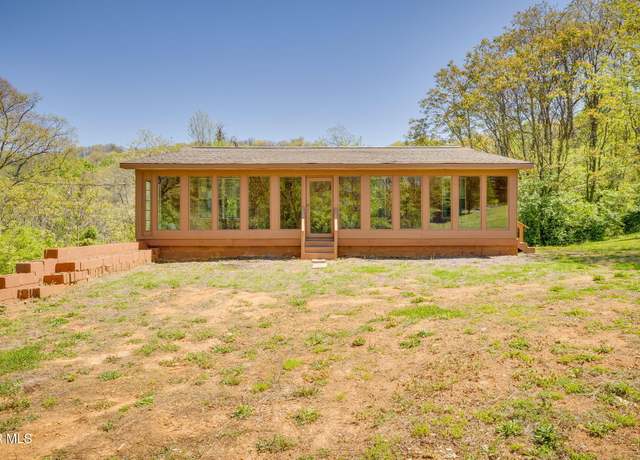 Property at 1736 Jellicorse Rd, Morristown, TN 37814, 2 beds, 2 baths
