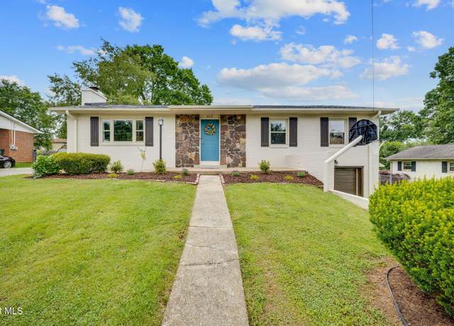 Property at 808 Liberty Church Rd, Kingsport, TN 37663, 3 beds, 2.5 baths