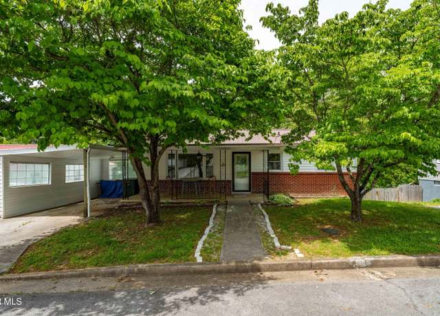 Property at 705 Holston Ave, Elizabethton, TN 37643, 3 beds, 2 baths