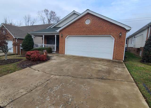 Property at 639 Willowcrest Pl, Kingsport, TN 37660, 3 beds, 2 baths