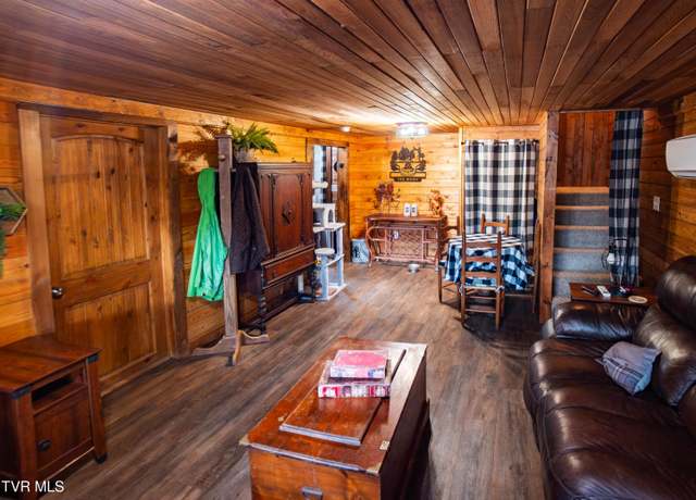 Property at 472 Buzzard Roost Rd, Bulls Gap, TN 37711, 2 beds, 1.5 baths