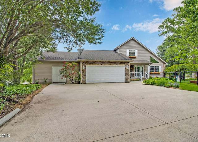 Property at 4058 Lone Wolf Cir, Crossville, TN 38572, 2 beds, 3 baths