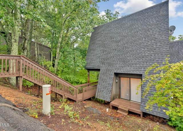 Property at 329 Hickory Blf #329, Johnson City, TN 37601, 2 beds, 2 baths
