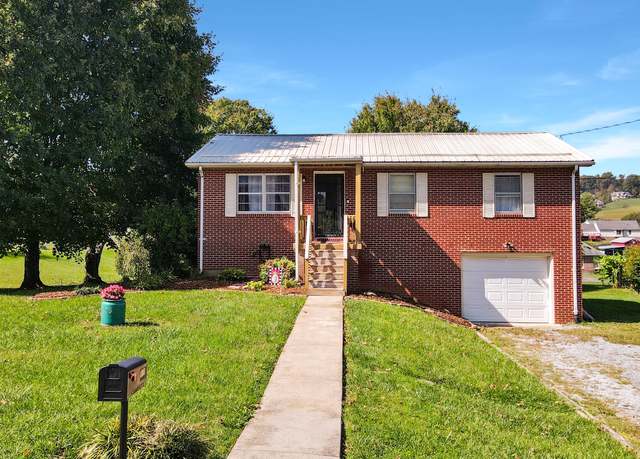 Property at 1313 Ballard Rd, Johnson City, TN 37604, 3 beds, 2.5 baths