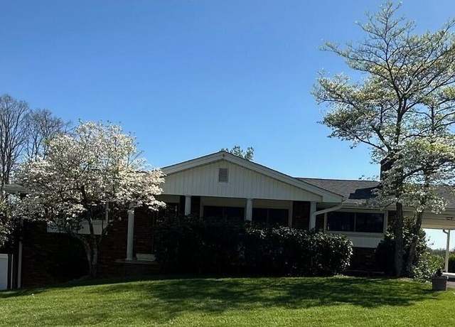Property at 1245 Caribbean Dr, Kingsport, TN 37660, 5 beds, 2.5 baths