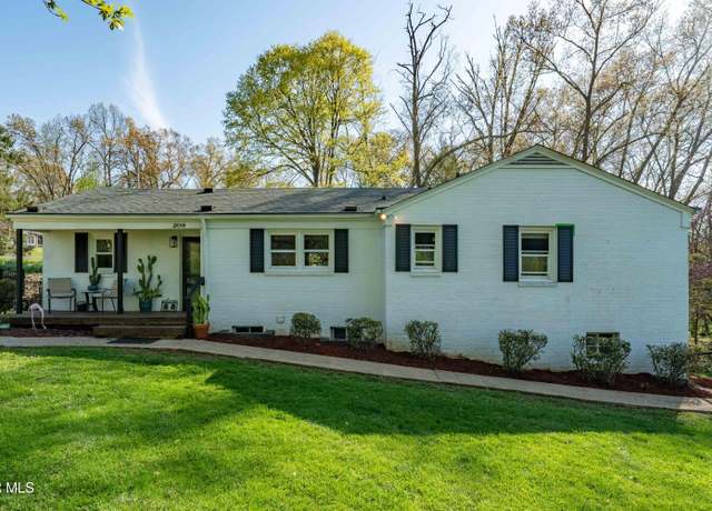 Property at 209 Forest Hills Dr, Kingsport, TN 37663, 4 beds, 3 baths
