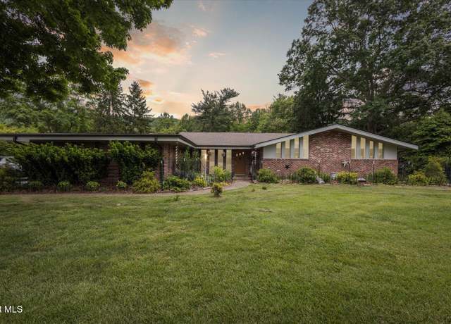 Property at 2021 Westwind Dr, Kingsport, TN 37660, 3 beds, 3.5 baths