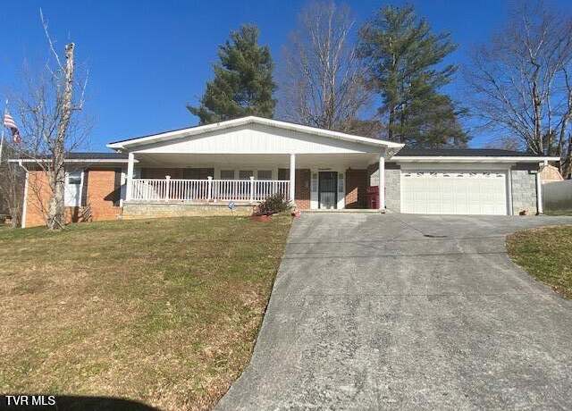 Property at 1916 Clearwood Dr, Johnson City, TN 37604, 3 beds, 1.5 baths