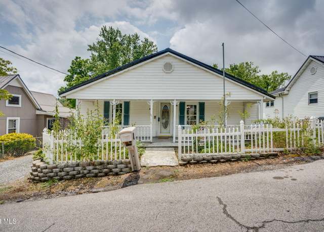 Property at 950 Barker St, Bristol, TN 37620, 3 beds, 2 baths