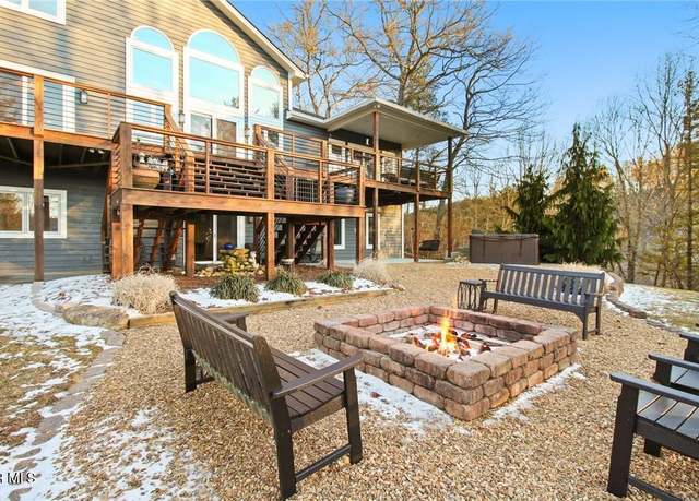 Property at 140 Gentry Rd, Boone, NC 28607, 3 beds, 4.5 baths