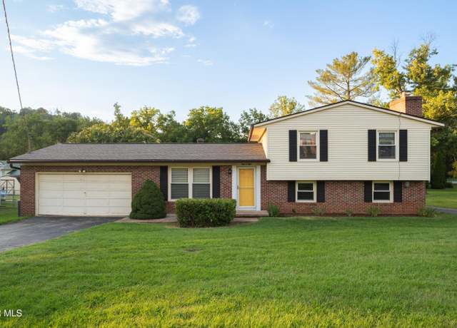 Property at 808 Kendrick Creek Rd, Kingsport, TN 37663, 4 beds, 3 baths