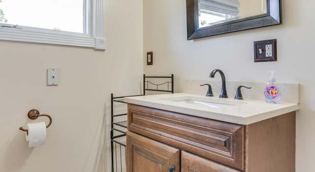 Photo of 407 Pine St, Mount Carmel, TN 37645