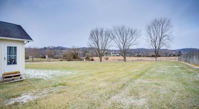 Photo of 121 Waters Edge Dr, Bluff City, TN 37618