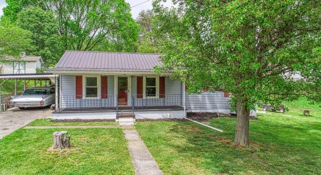 Photo of 130 Pine St, Surgoinsville, TN 37873