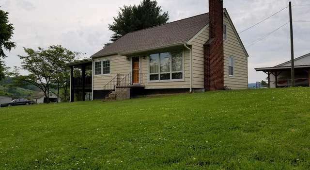 Photo of 416 Anderson St, Surgoinsville, TN 37873