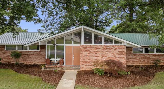 Photo of 1000 Grace Dr, Johnson City, TN 37604