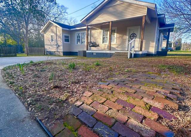 Property at 307 1st Ave, Andalusia, AL 36420, 3 beds, 1 bath